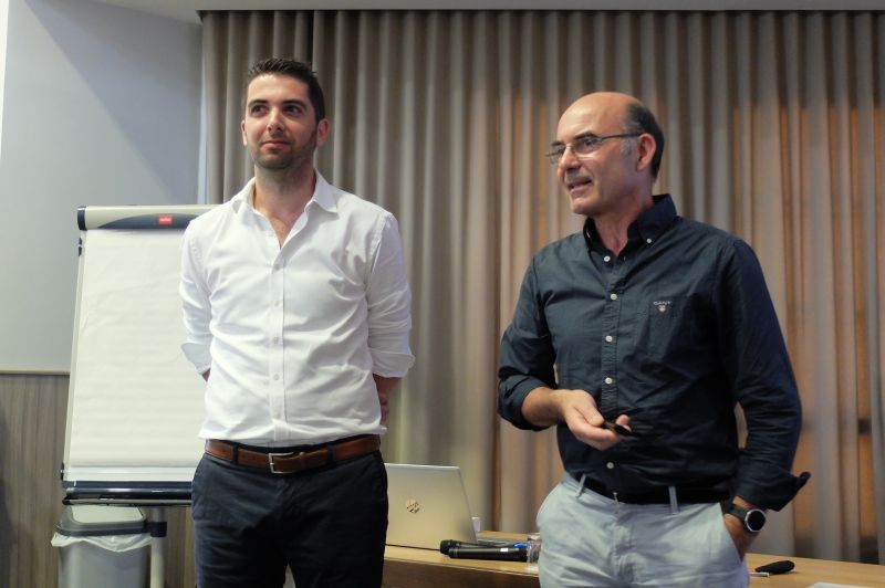 Guillaume Naveau, Directeur Général du Groupe Axiom, et Arnaud Degoulet, Président du Groupe Agrial, annoncent l'entrée d'Axiom et de Choice en discussions exclusives. 